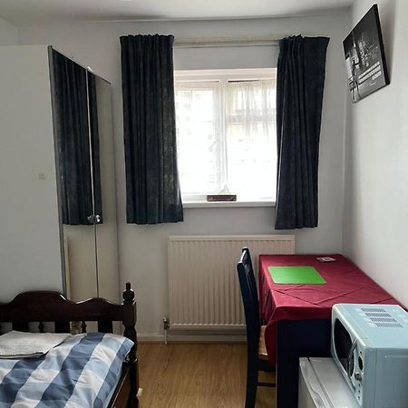 קינגסטון אפון תמז Comfortable Single Bedroom With Free On Site Parking מראה חיצוני תמונה