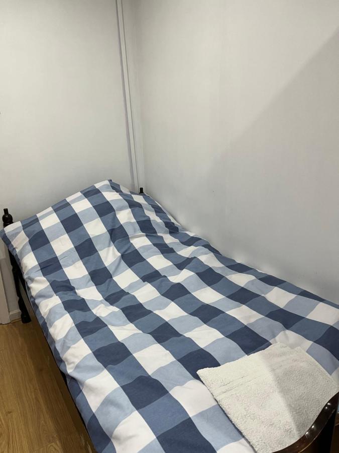 קינגסטון אפון תמז Comfortable Single Bedroom With Free On Site Parking מראה חיצוני תמונה