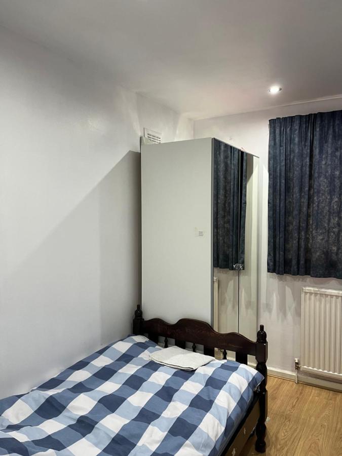קינגסטון אפון תמז Comfortable Single Bedroom With Free On Site Parking מראה חיצוני תמונה